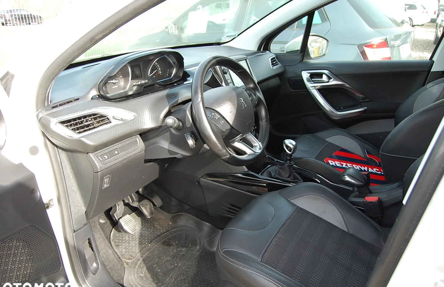 Peugeot 2008 cena 43900 przebieg: 137000, rok produkcji 2019 z Cieszyn małe 352